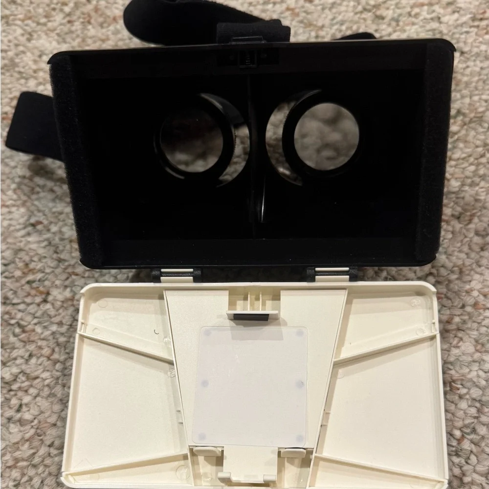 Polaroid Virtual Reality Headset - White with Rainbow Stripe
